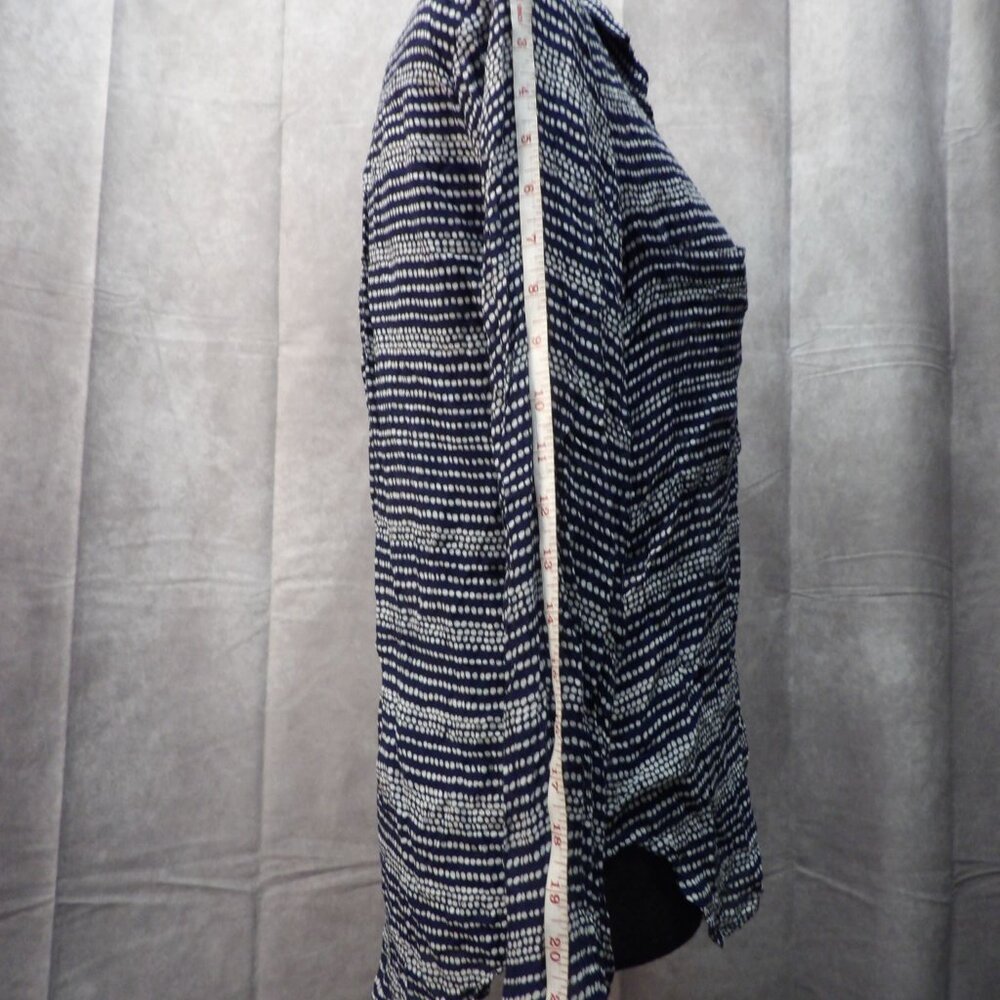 Blue and white cloth + stone polka dot button up blouse. Size XS - Picture 6 of 9